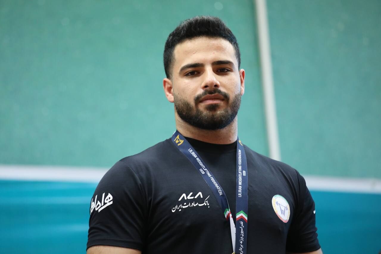 وزنه بردار علیرضا معینی مدال طلا گرفت وزنه بردار علیرضا معینی مدال طلا گرفت